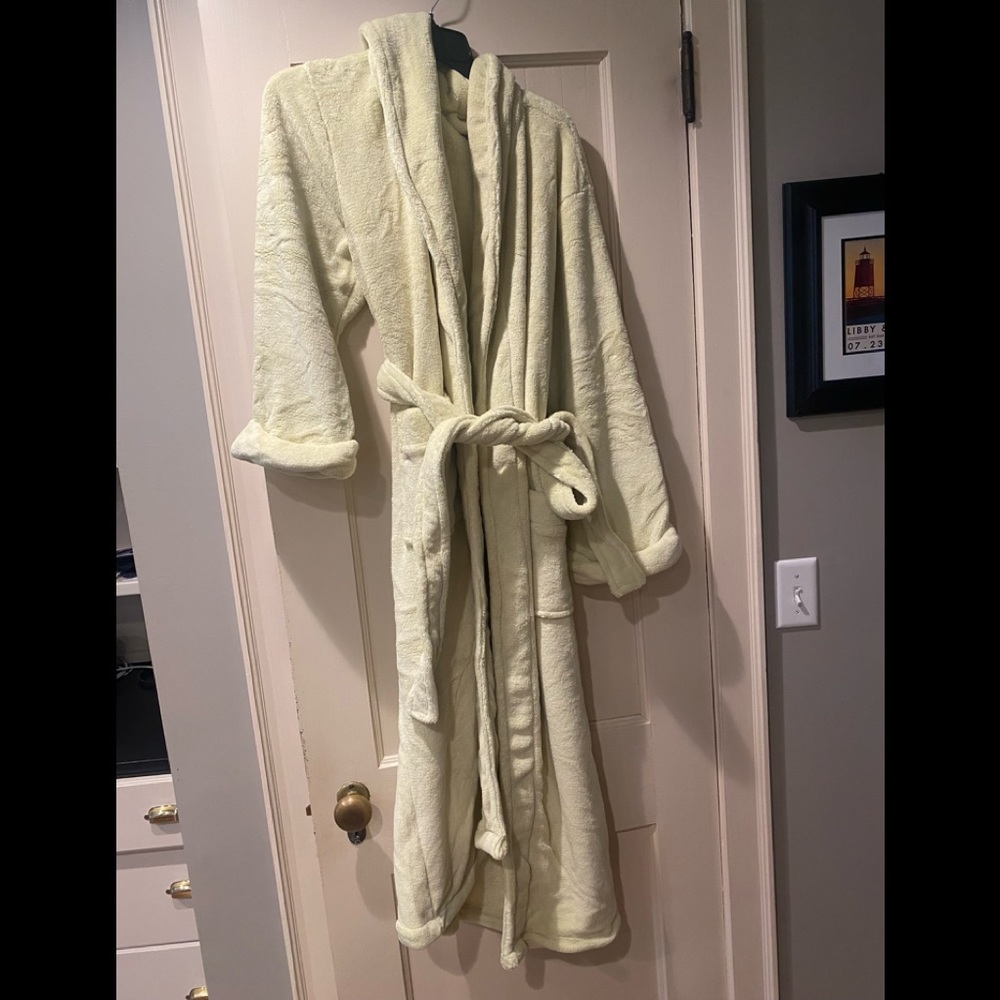 NWOT Pine cone hill sheepy fleece robe